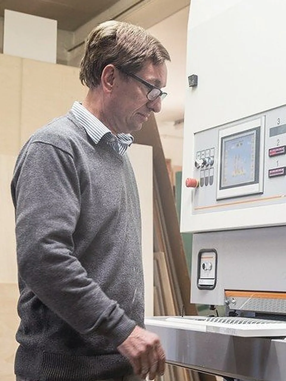 Schreinermeister Michael Knorz in der Werkstatt der Schreinerei Knorz in Bischberg bei Bamberg